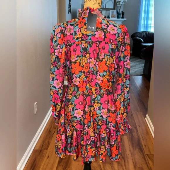 Fate NWT Full in Bloom long balloon sleeve ruffle button down tie waist dress, M - Picture 6 of 11